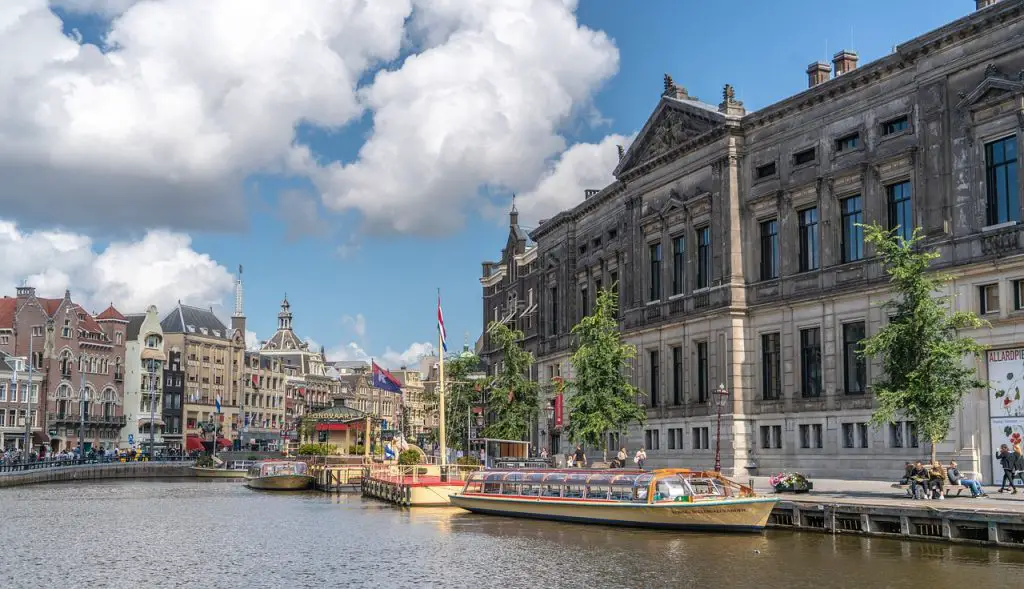 Top 20 Airbnb Vacation Rentals In Amsterdam's City Center
