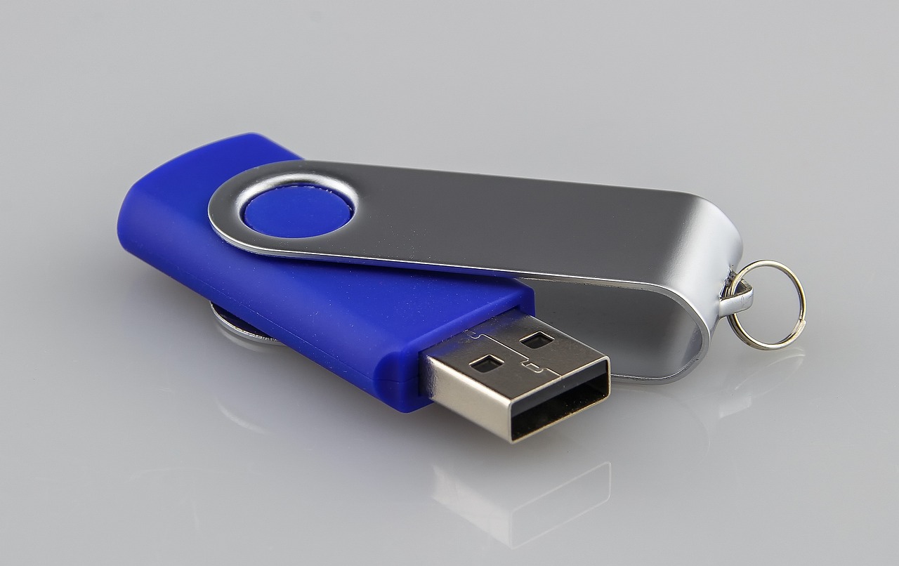 How do I secure my computer with a USB key?
