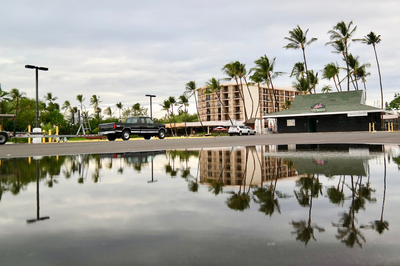 What is the cheapest month for hotels in Hawaii?