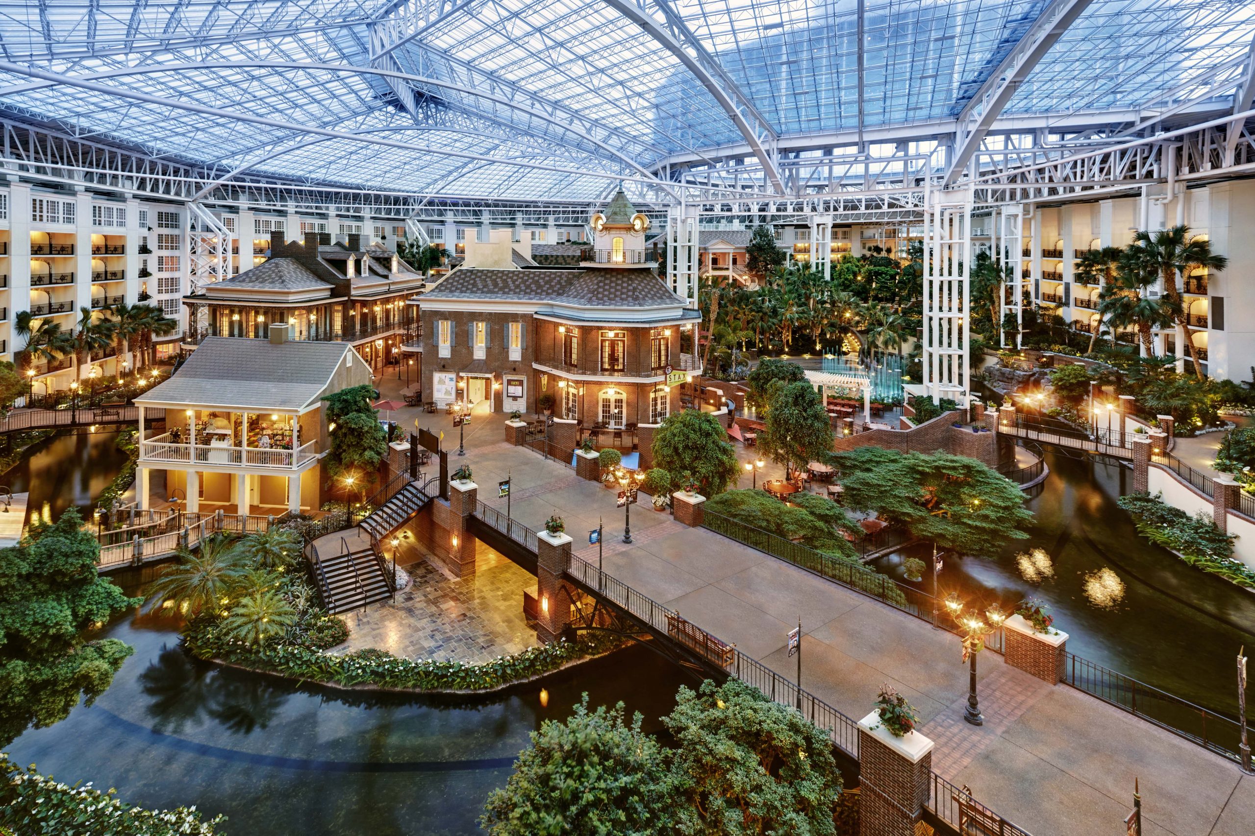 What all does Opryland Hotel have?