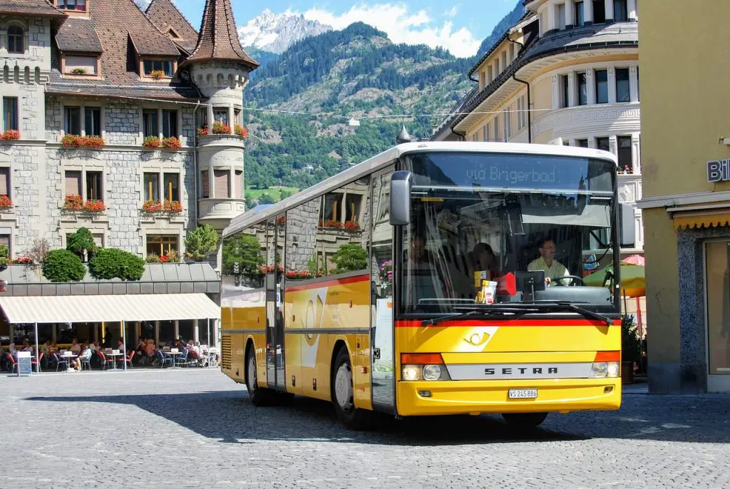 Is Switzerland very expensive to visit? 3 bus 2730653 1280