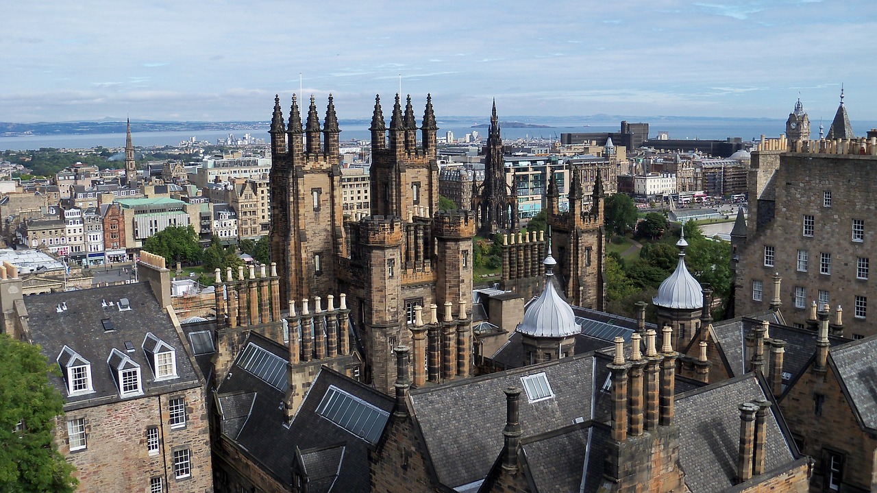 How to Travel to Edinburgh on a Budget