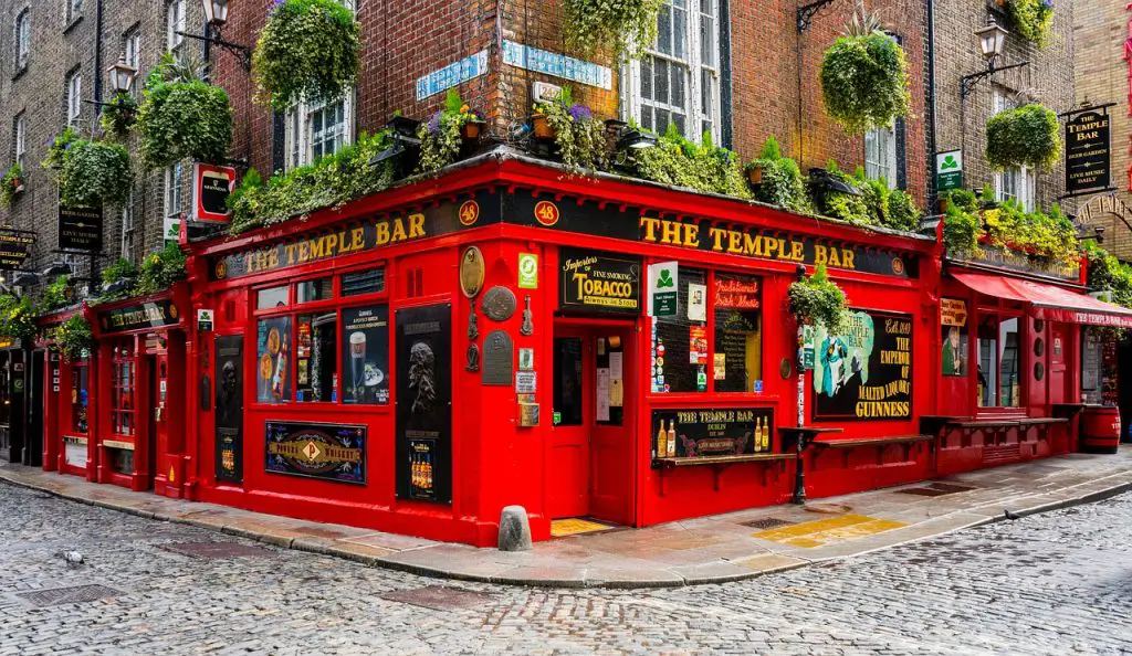 Top 15 most famous pubs and bars in all of Ireland