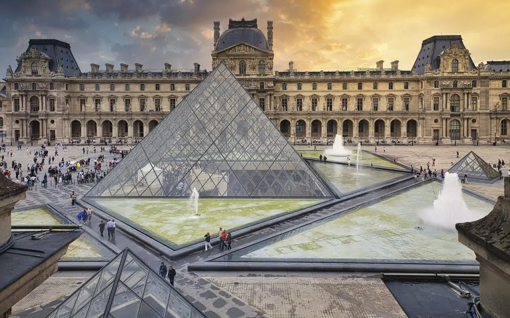 Louvre Museum Travel User Guide
