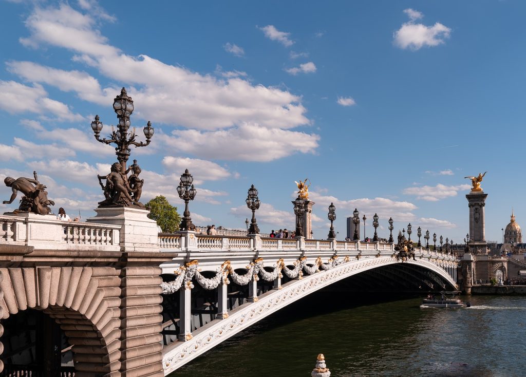 Why Is The Pont Alexandre III Important? - NomadTreneur