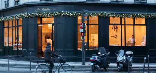 Le Marais Travel Guide: Discover the Best Vacation Experiences and Trip Ideas