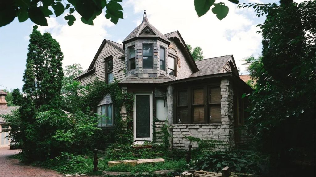 15 Top Abandoned Haunted Houses in Ontario