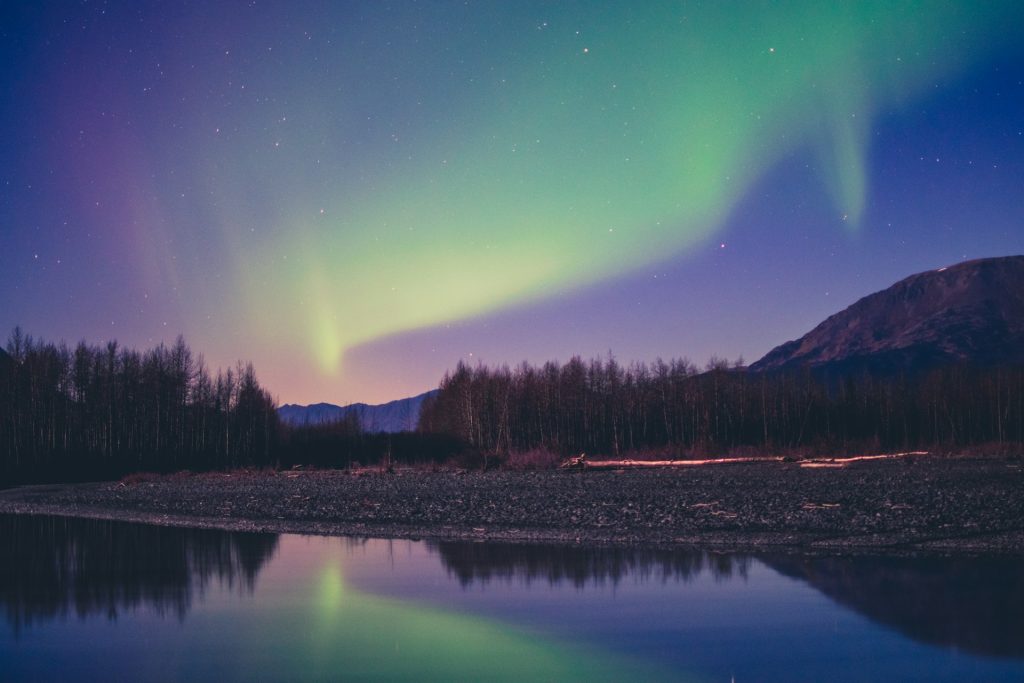 Does Alaska ever get dark at night?