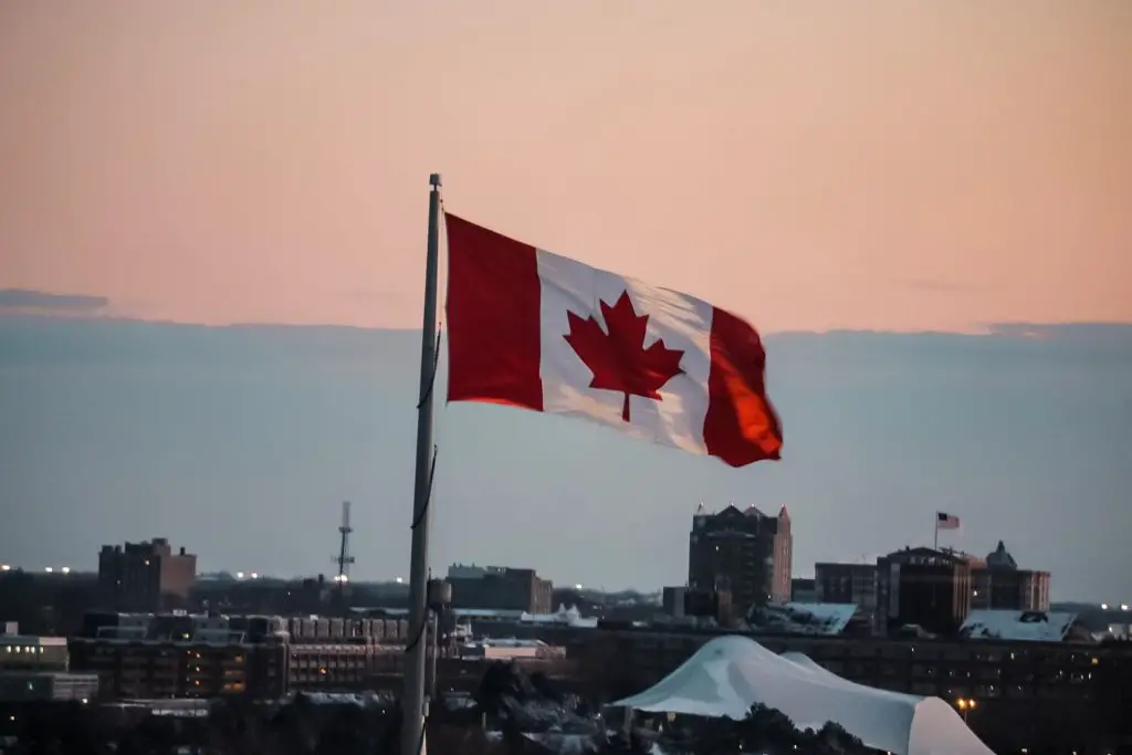 What are the Benefits of Moving to Canada?