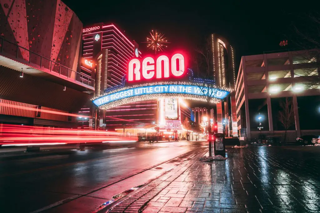 What is the drive like between Las Vegas and Reno?