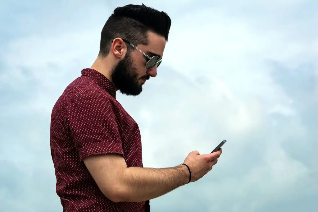 What Are the Main Benefits of Using a Travel eSIM for Frequent Travelers?