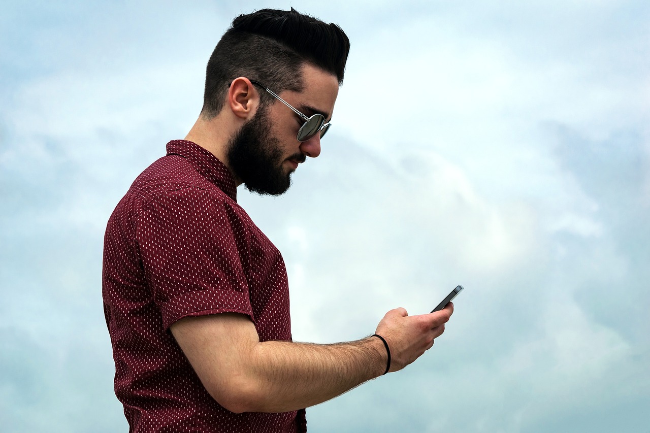What Are the Main Benefits of Using a Travel eSIM for Frequent Travelers?