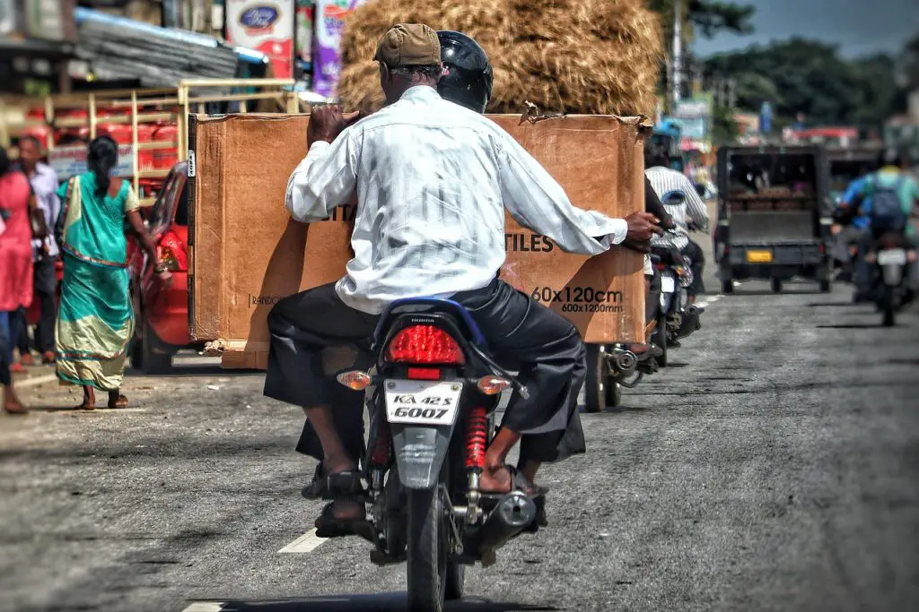 How Digital Nomads Receive Packages Abroad