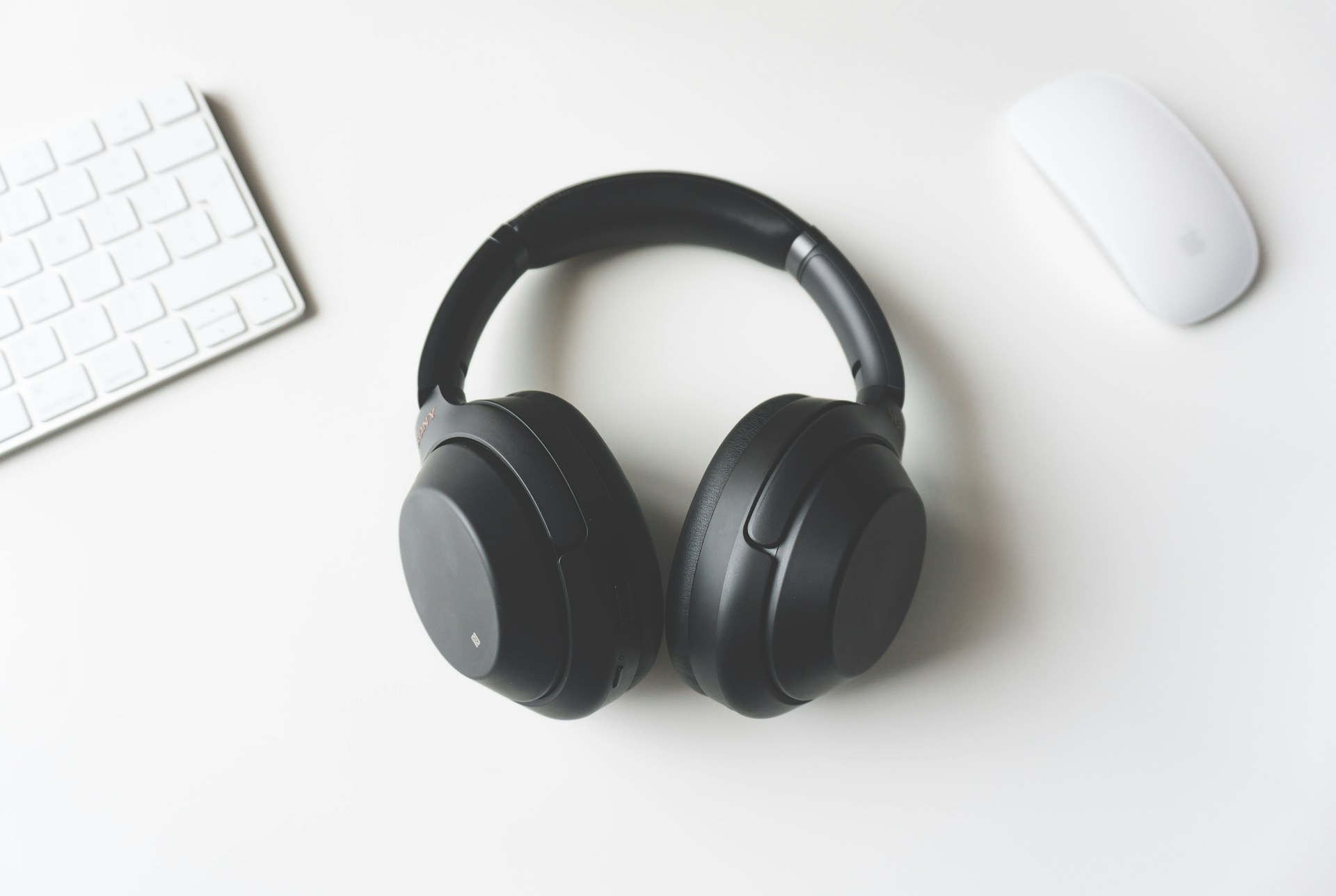 Best Noise-Cancelling Headphones for Work on the Go